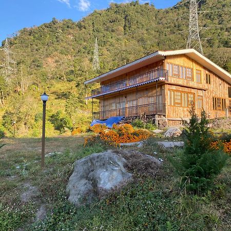 Log Cabin In The Woods Bed and Breakfast Gangtok Exteriör bild